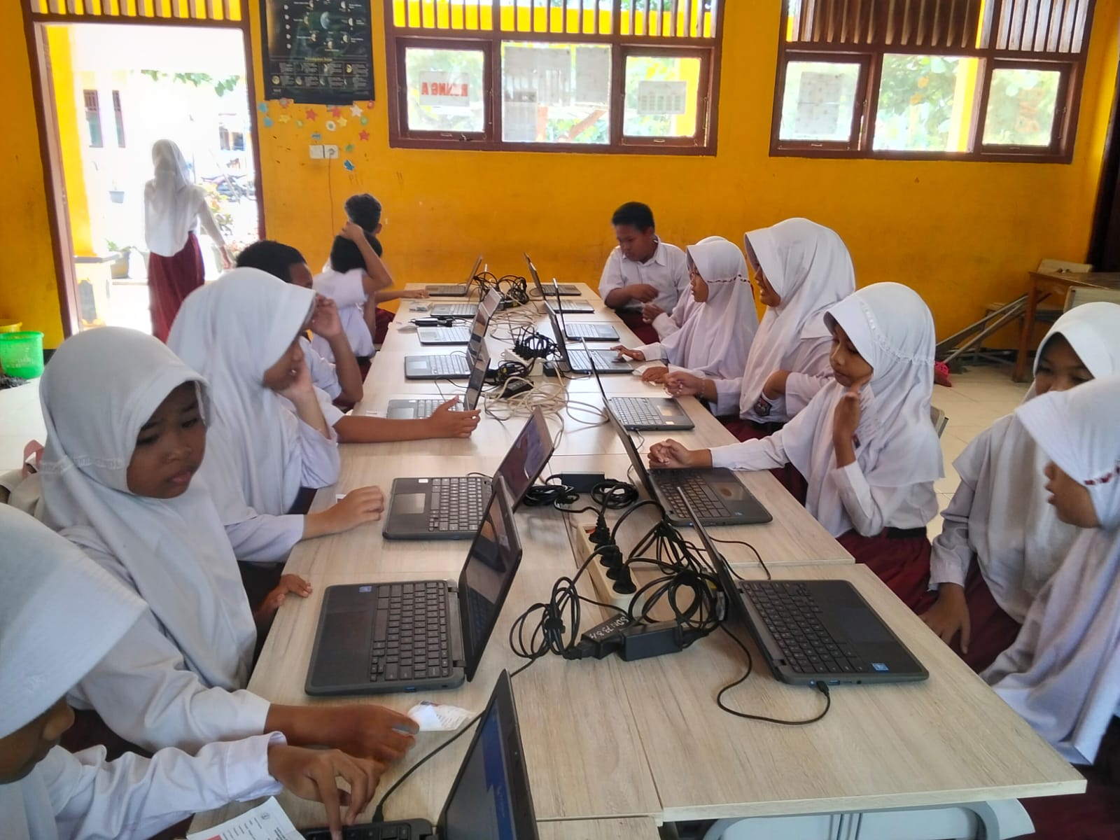 Kegiatan Asesmen Nasional Berbasis Komputer (ANBK) di SDN 73 Bengkulu Selatan